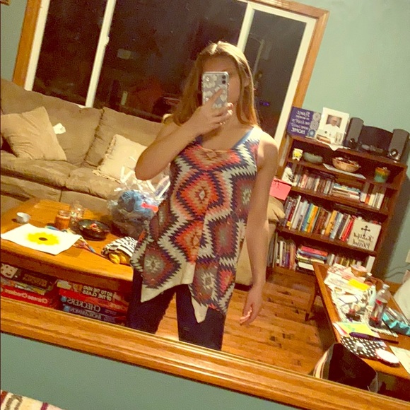Geometric pattern tank - Picture 1 of 2